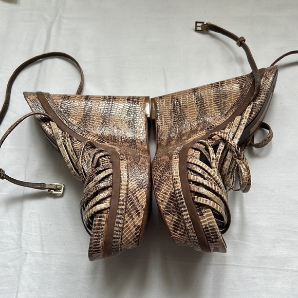 ⭐️BCBGMAXAZRIA Women’s Laurol Mushroom Printed WEDGE HEELS Strap Shoes Size 6⭐️ - Picture 5 of 8